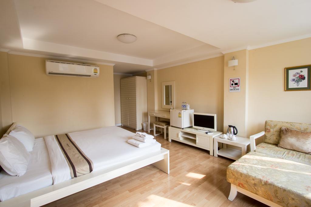 Triple Palms House Hotel Csiangmaj Kültér fotó