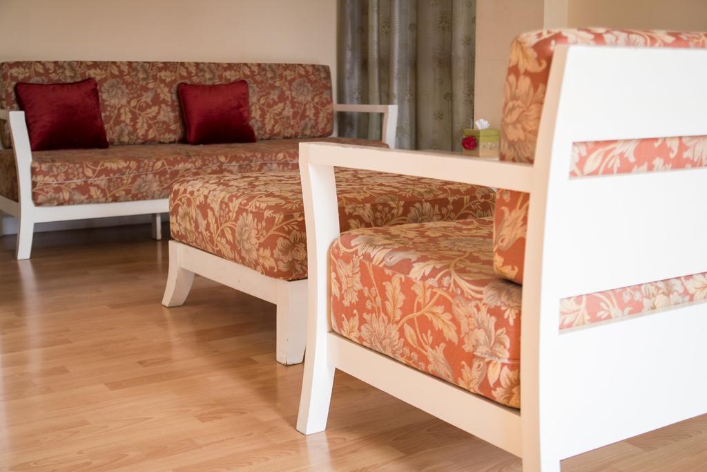 Triple Palms House Hotel Csiangmaj Kültér fotó