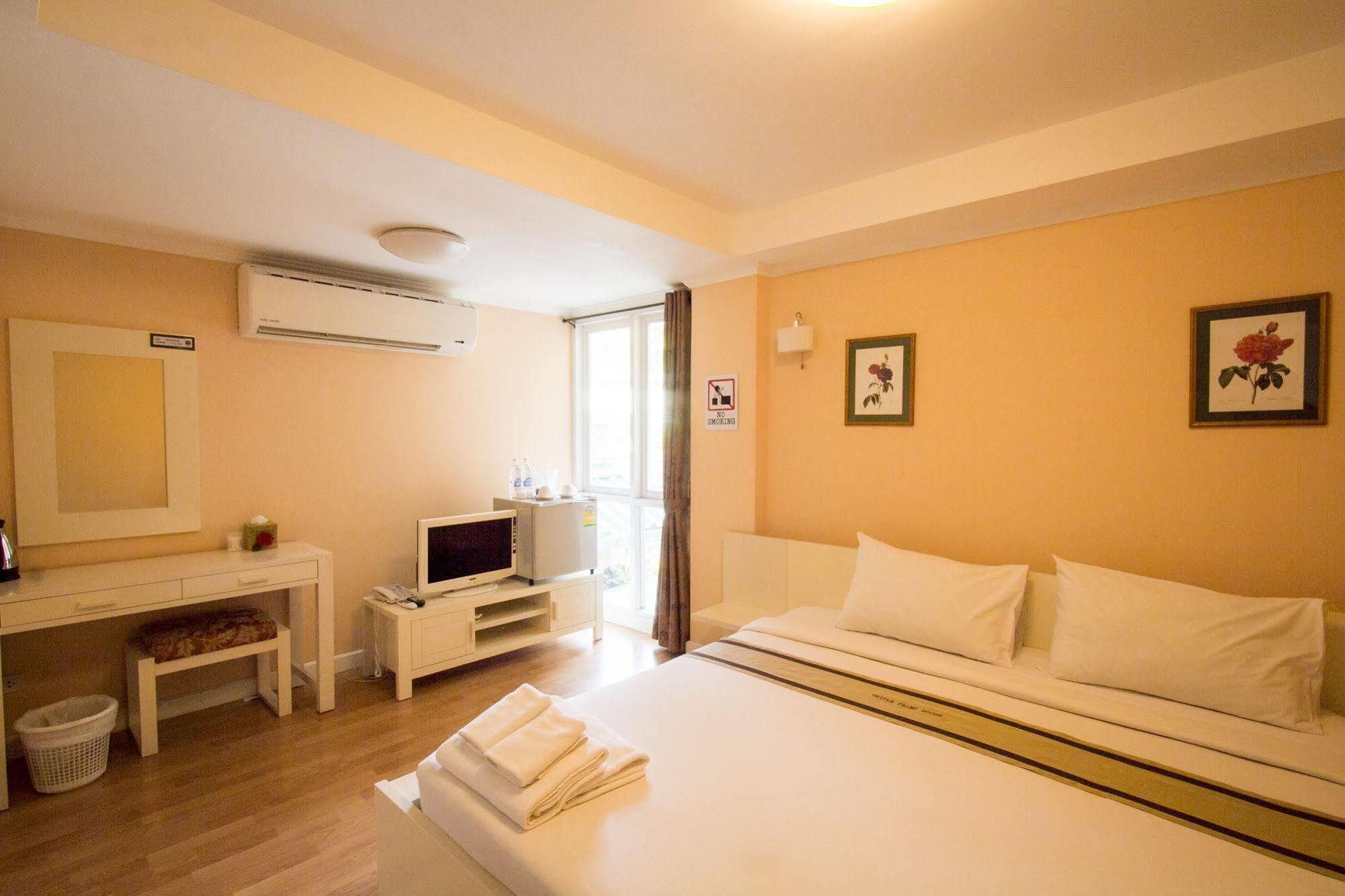 Triple Palms House Hotel Csiangmaj Kültér fotó