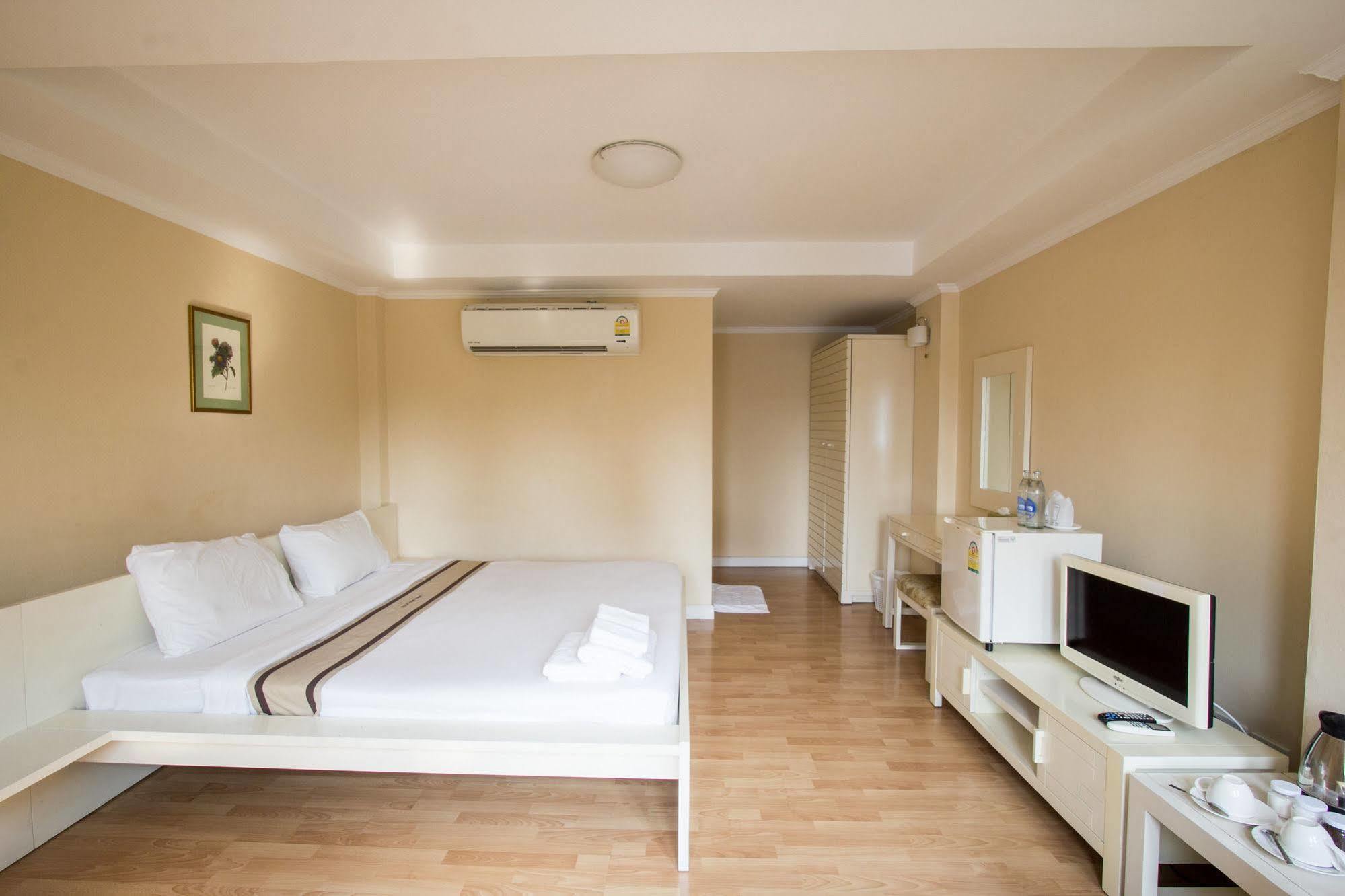 Triple Palms House Hotel Csiangmaj Kültér fotó
