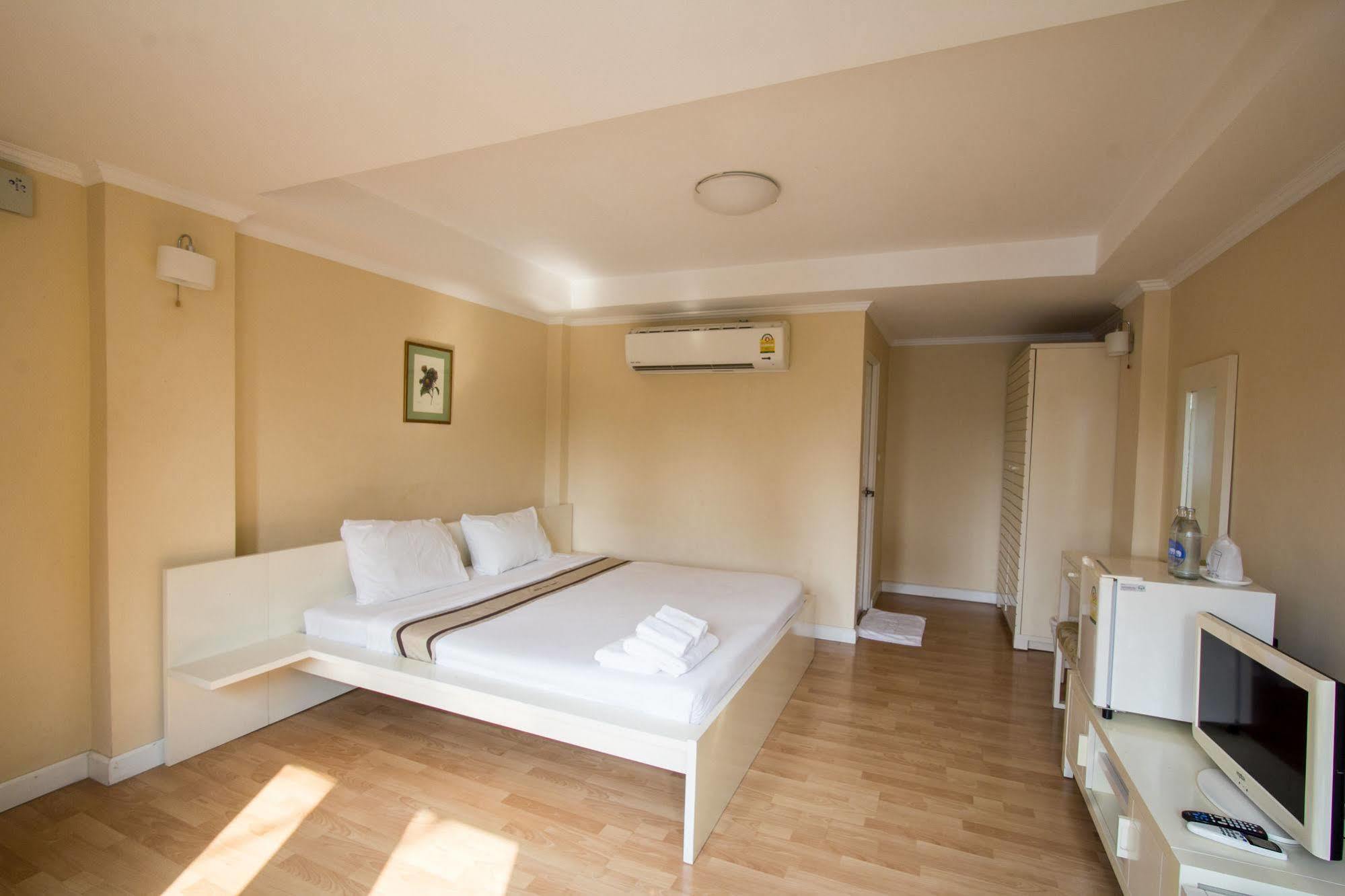 Triple Palms House Hotel Csiangmaj Kültér fotó