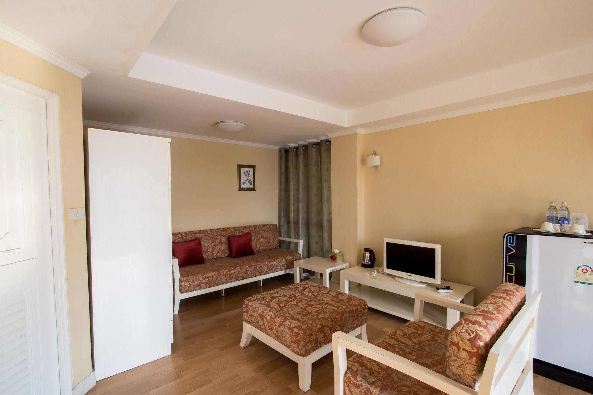 Triple Palms House Hotel Csiangmaj Kültér fotó